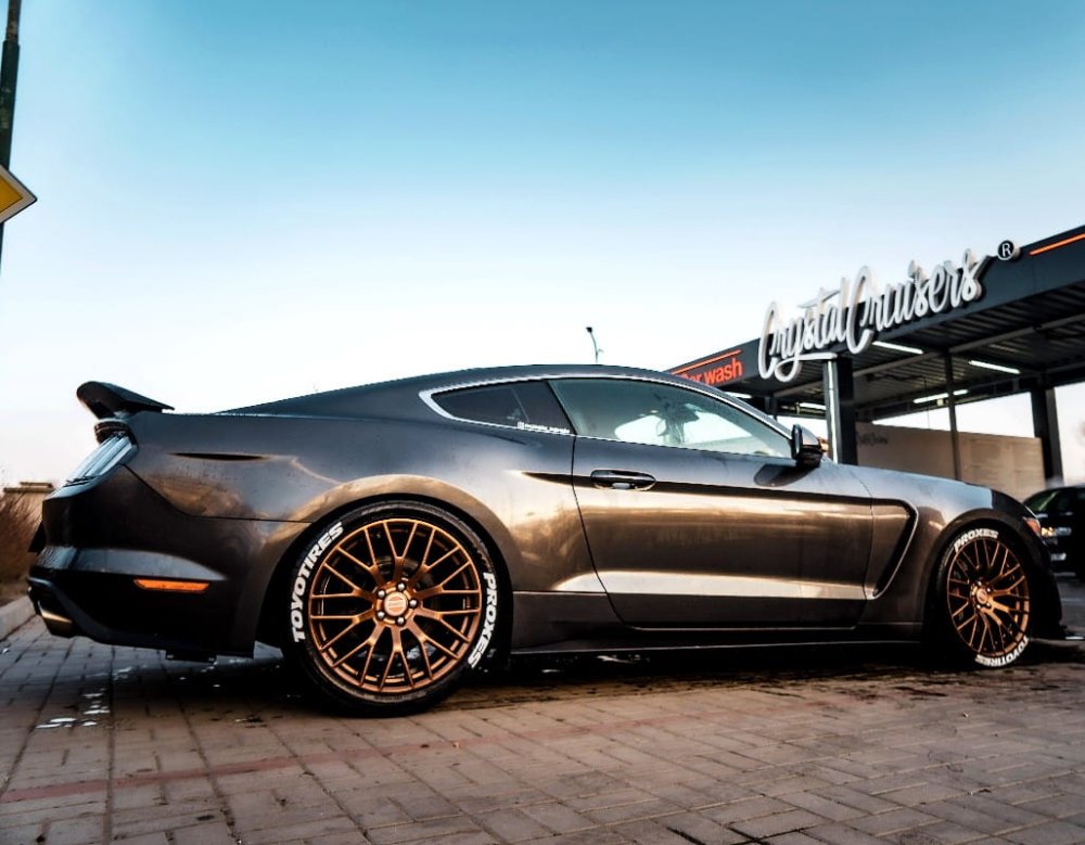 Ford Mustang – Měděná perleť (kola)
